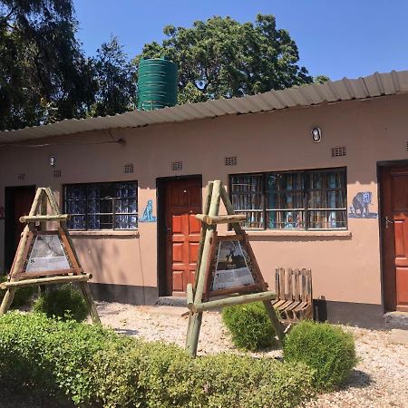Lusaka Backpackers Hostel Exterior foto